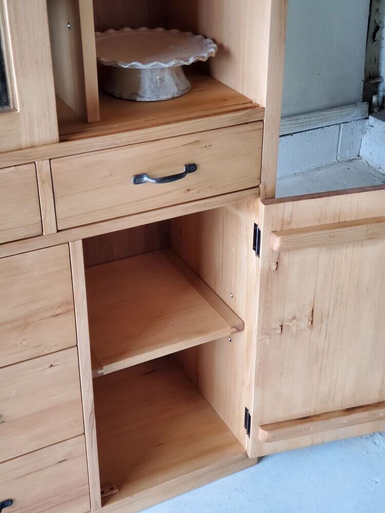 画像 食器棚 カップボード ハイタイプ ガラス引き戸 真鍮取っ手