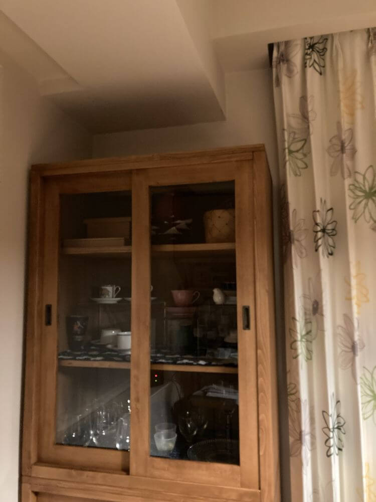 食器棚ハイタイプガラス引き戸無垢家具真鍮取っ手