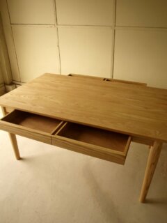 ダイニングテーブル無垢材ホワイトアッシュ丸脚引き出し付