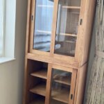 食器棚無垢材真鍮取っ手引き戸