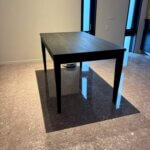 ダイニングテーブル無垢材脚テーパード引き出し付艶消し黒塗装