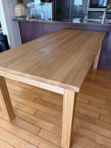 ダイニングテーブル無垢材脚引き出し付