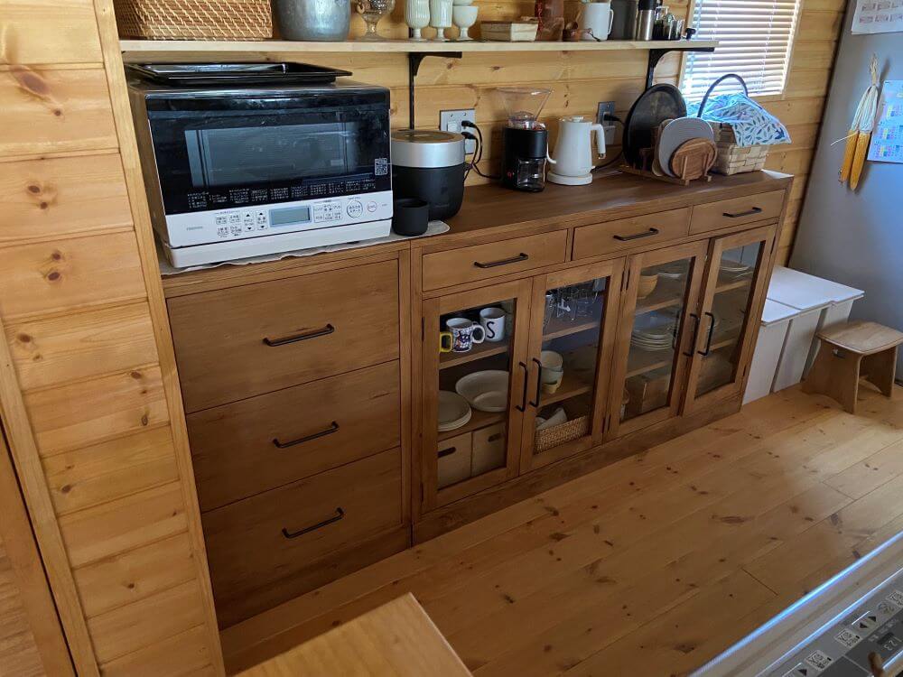 画像 サイドボード食器棚キッチンボードロータイプ無垢材アイアン取っ手ガラス扉