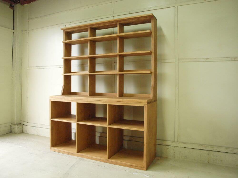 オーダー家具　特注家具　本棚のご紹介　モミの木無垢材　横140ｃｍ　高さ約180ｃｍ　奥行き23～45ｃｍ　シンプルなデザイン