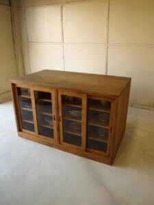 アイランドキッチンカウンターボード奥行80ｃｍガラス引き戸