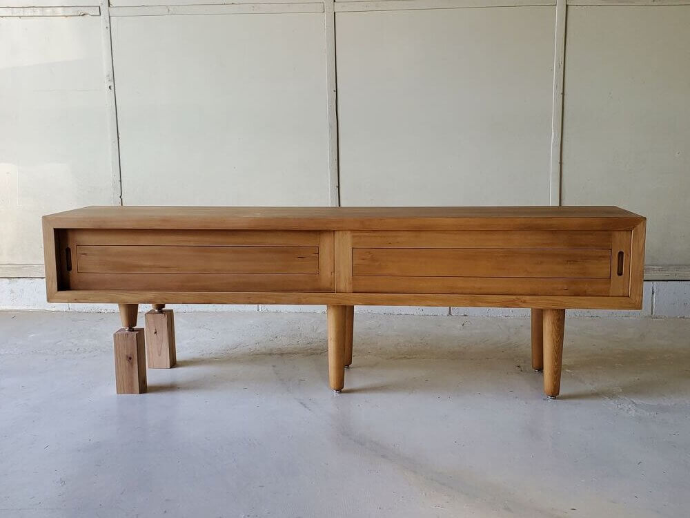 玄関用棚おしゃれなディスプレイ棚脚タイプ脚段差違い無垢材モミの木