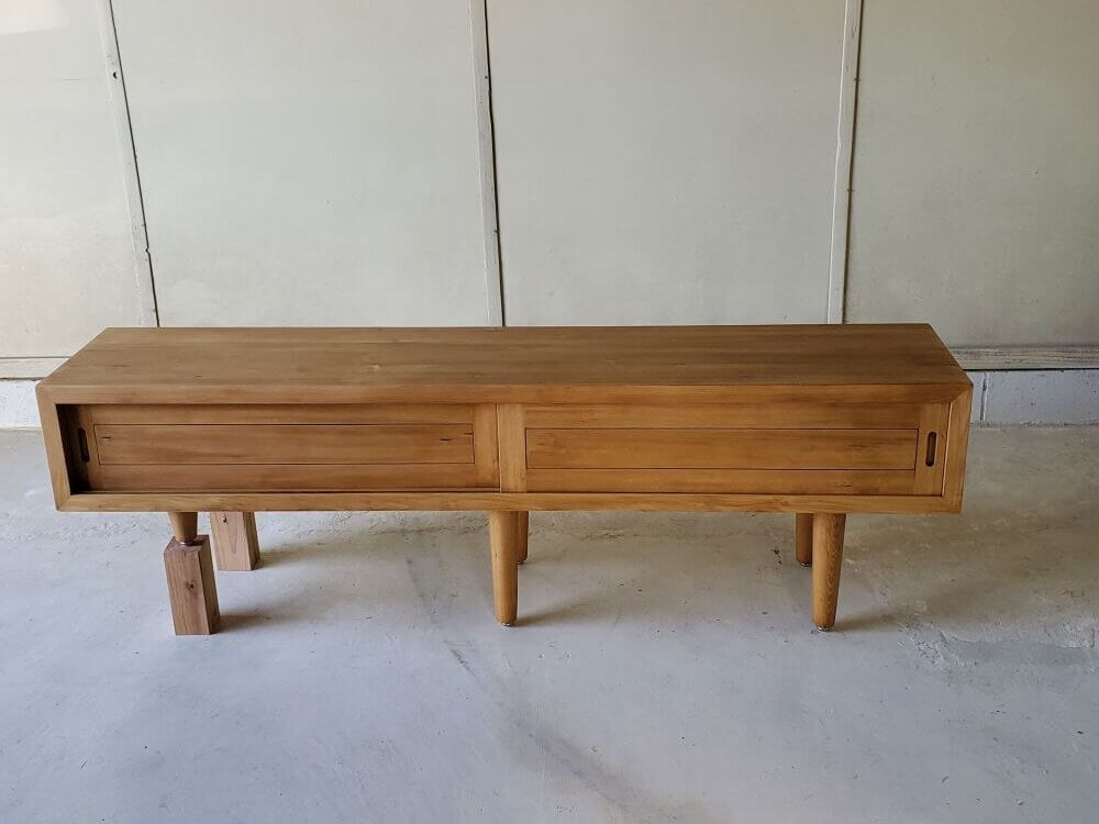 玄関用棚おしゃれなディスプレイ棚脚タイプ脚段差違い無垢材モミの木