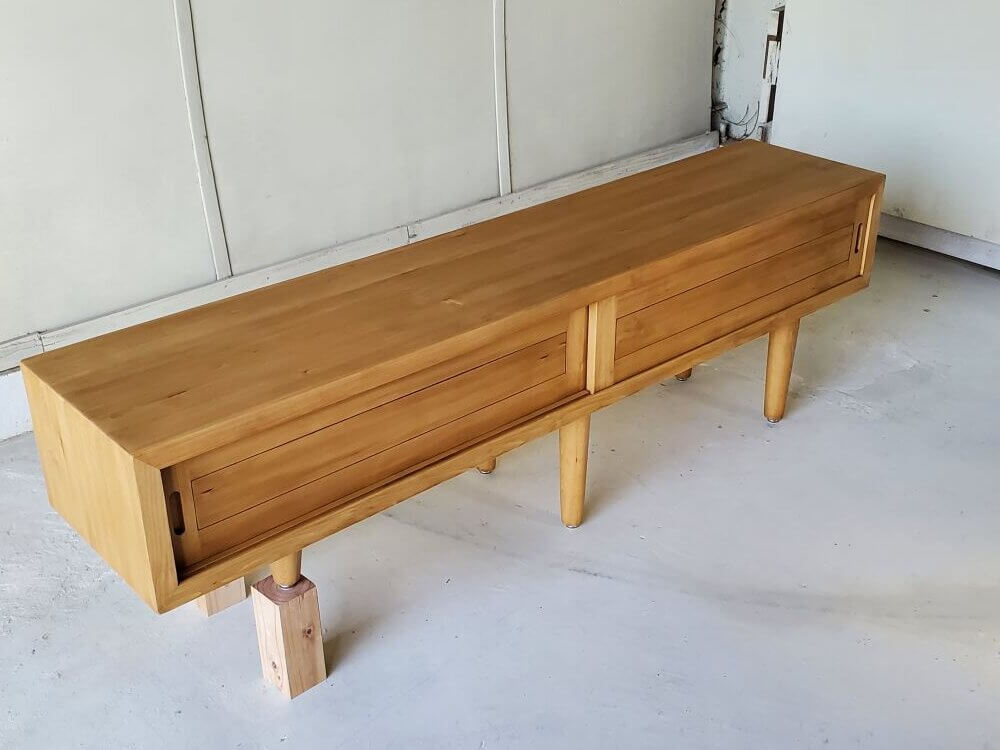 玄関用棚おしゃれなディスプレイ棚脚タイプ脚段差違い無垢材モミの木