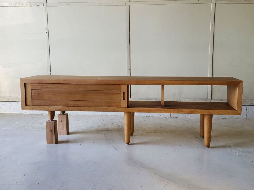 玄関用棚おしゃれなディスプレイ棚脚タイプ脚段差違い無垢材モミの木